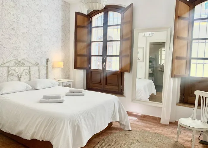 Lyrioshomes Malaga La Merced Centro
