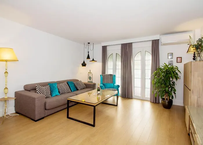 Kuros House
