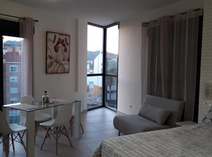 Spacious Studio In Center With Free Parking
