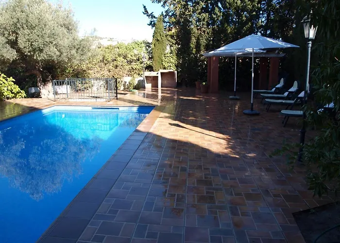 Acogedora y amplia villa con piscina