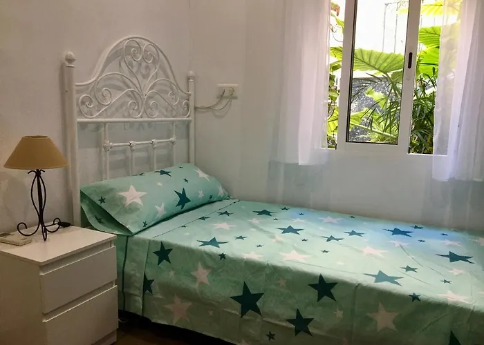 Zimmer Fuer Singles In Einem Typischen Andalusischen Stadthaus Mit Sonnenterrasse