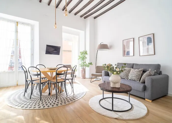 Sanders Lavender - Delightful Two-Bedroom Apartment Downtown