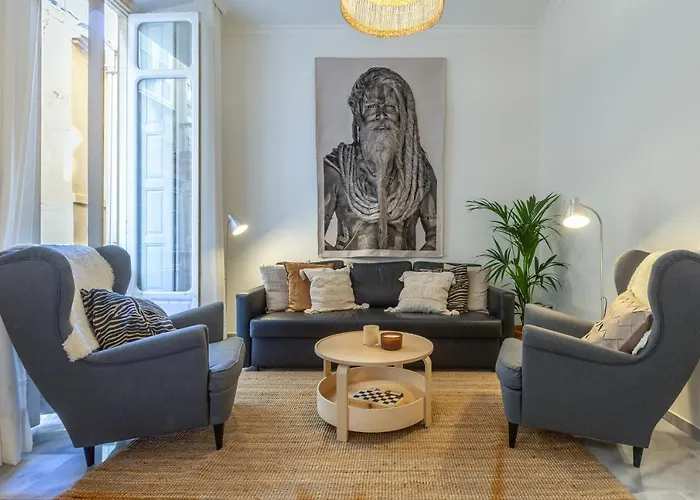 Puerta De Larios: Central Three-Bedroom Apartment With Balconies And Patio