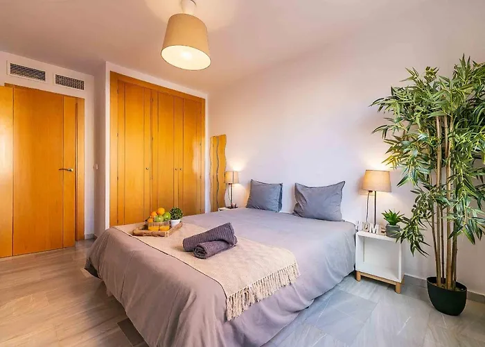 Carlos Haya Beautiful Apartment With Parking