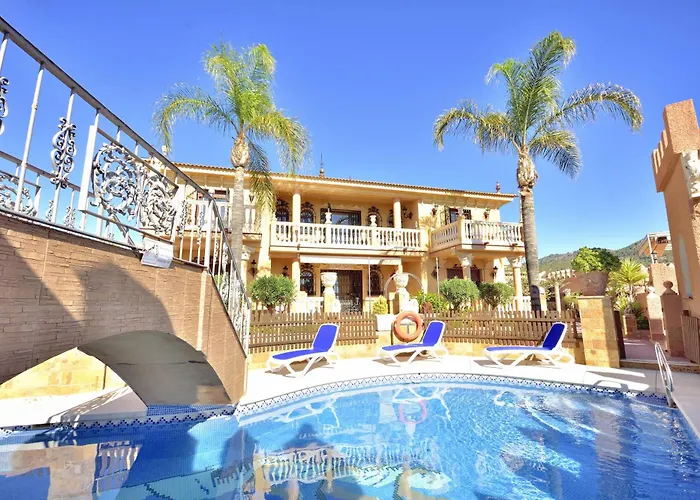 Villa rural en Málaga con piscina y vistas al mar
