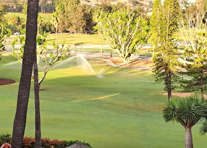 Beautiful 2 Bed Apartment With Pool And Golf Views