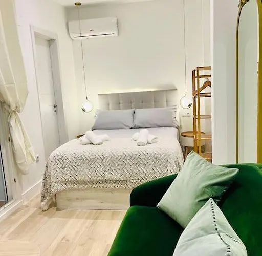 New Luxurious Studio With Patio/Center