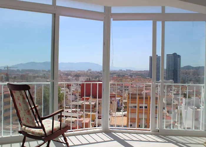 Rare Find! Skyline View-Modern 6 Bed 2 Bath Flat In The Heart Of Malaga