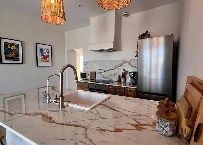 Renovated Cinema Town House In Comares