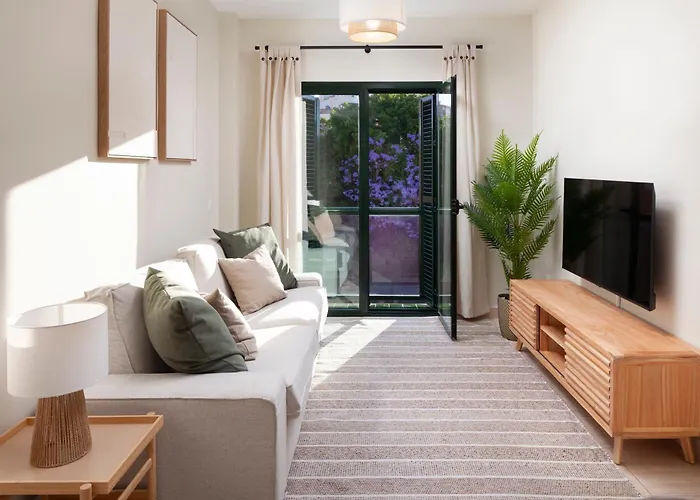Amazing 2-Bedroom Apartment With Free Parking