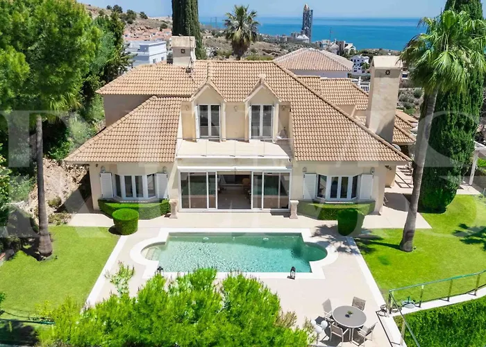 Luxury Villa With Sea Views & Terrace By Rems