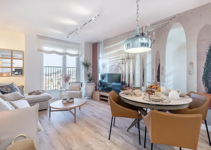 Malaga Skyline 8 Pool & Parking Free
