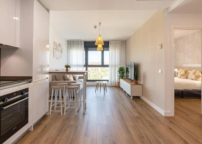 Skyline IV Pool & Coworking By Ele Apartments