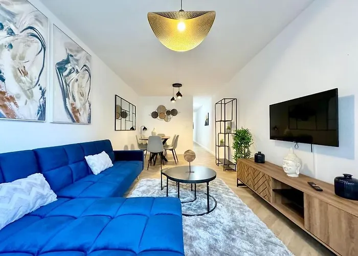 3Bd City Center Charming Flat Balcony & Parking