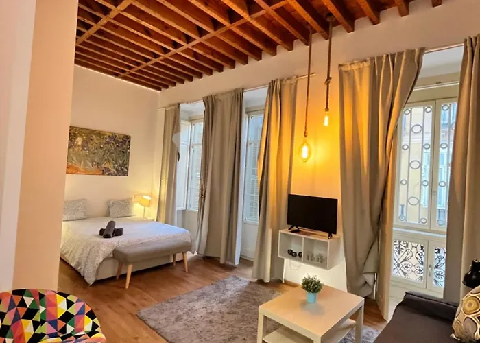 HomeAbroad Apartments - Larios Boutique Studio