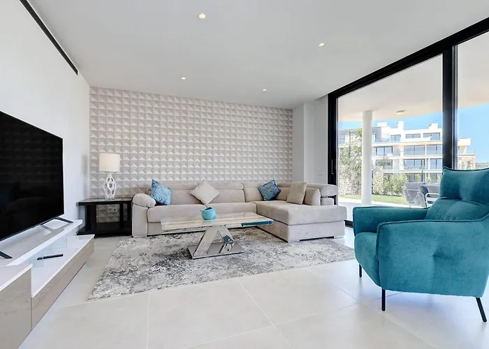 092 - Modern, Spacious El Higueron Apartment With Private Garden & Bbq