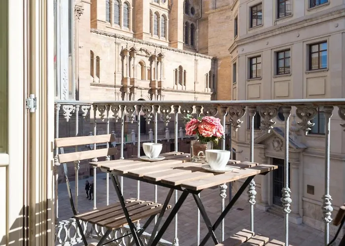 Ml1A-Enjoy Breakfast Facing Malaga\'S Cathedral
