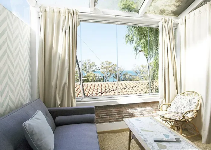 Sea Views-Free Parking