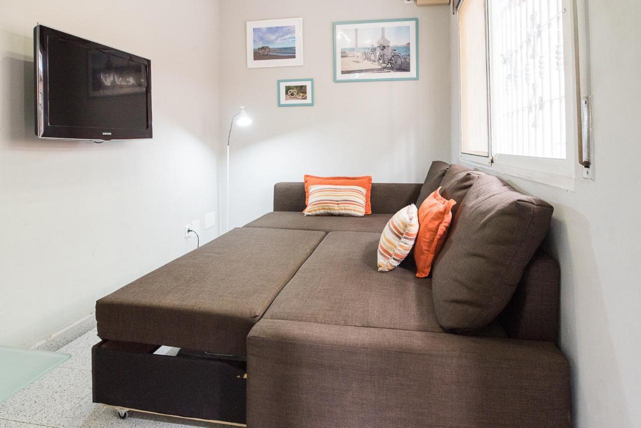 Malagaonbeach 1 - Two Bedrooms - Up To 3 People - 10 Meters *