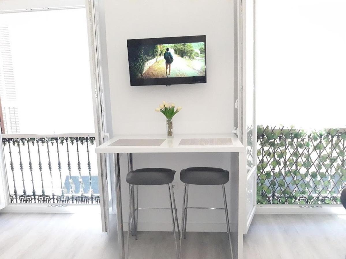 & Away In The Heart Of Historical Town Of Appartement