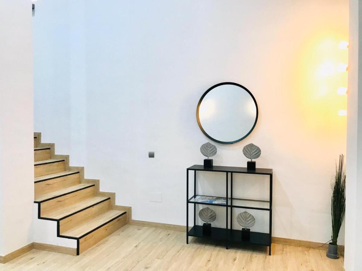 Modern & Spacious In Plaza De La Merced Apartamento