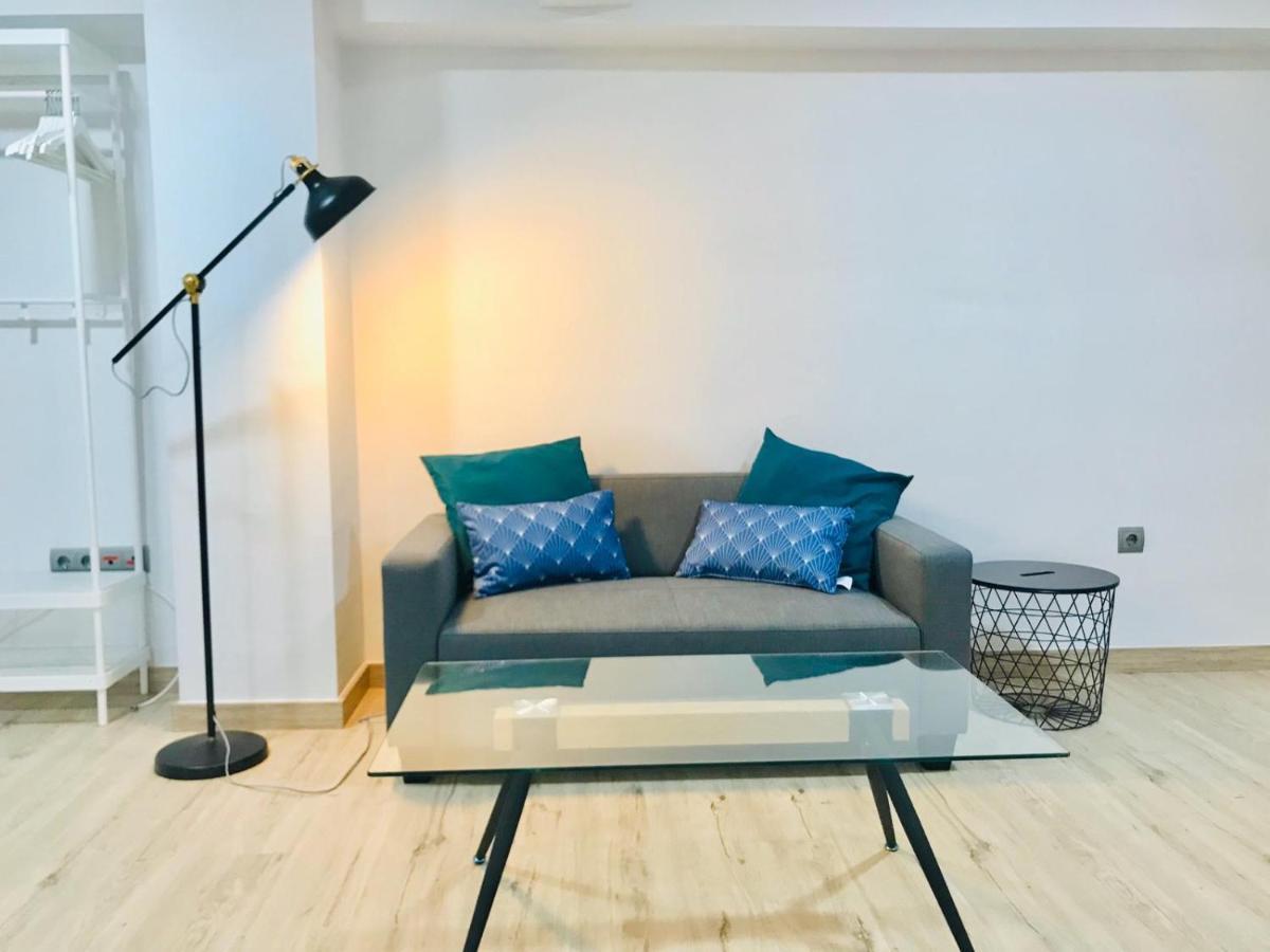 Modern & Spacious In Plaza De La Merced