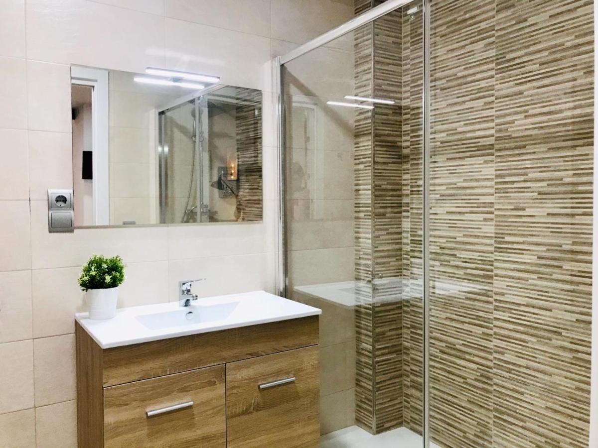 Apartamento Modern & Spacious In Plaza De La Merced