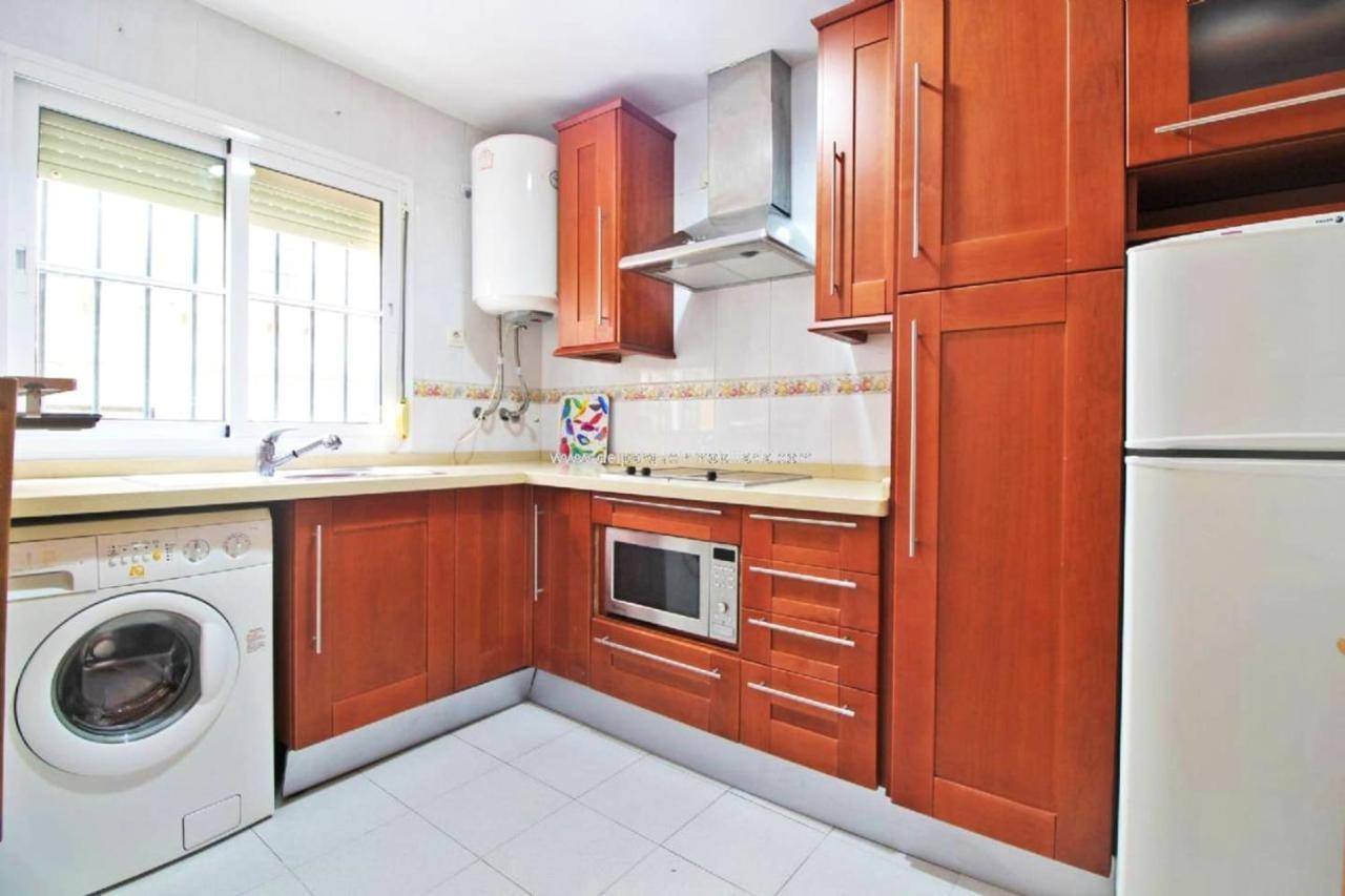 Leilighet Comfortable In 85 M² Air Conditioning
