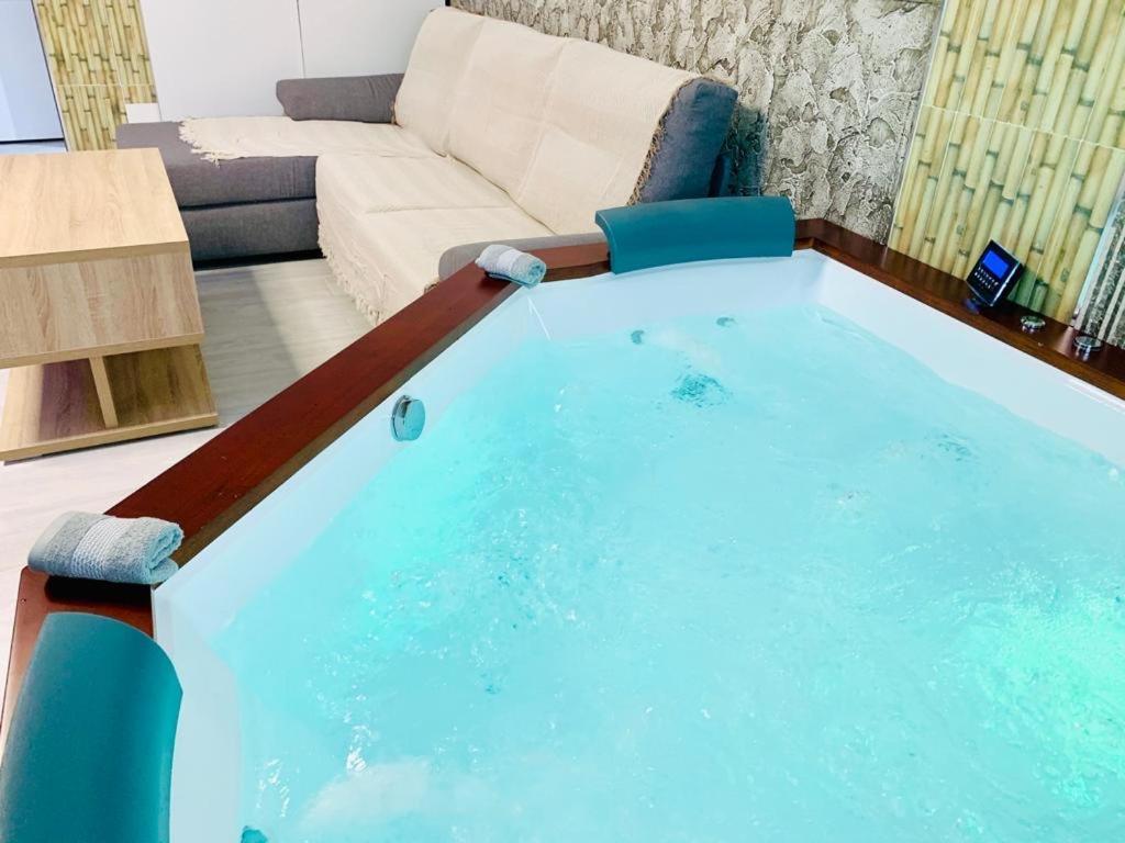 Lolf With Jacuzzi In