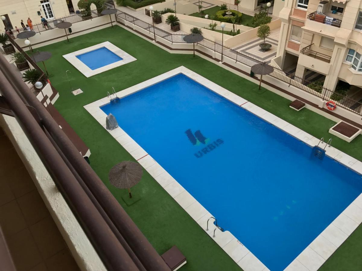 Apartamento Teatinos Con Piscina Espectacular, Aire Acondicionado En Salon-comedor Y Ventiladores En Málaga