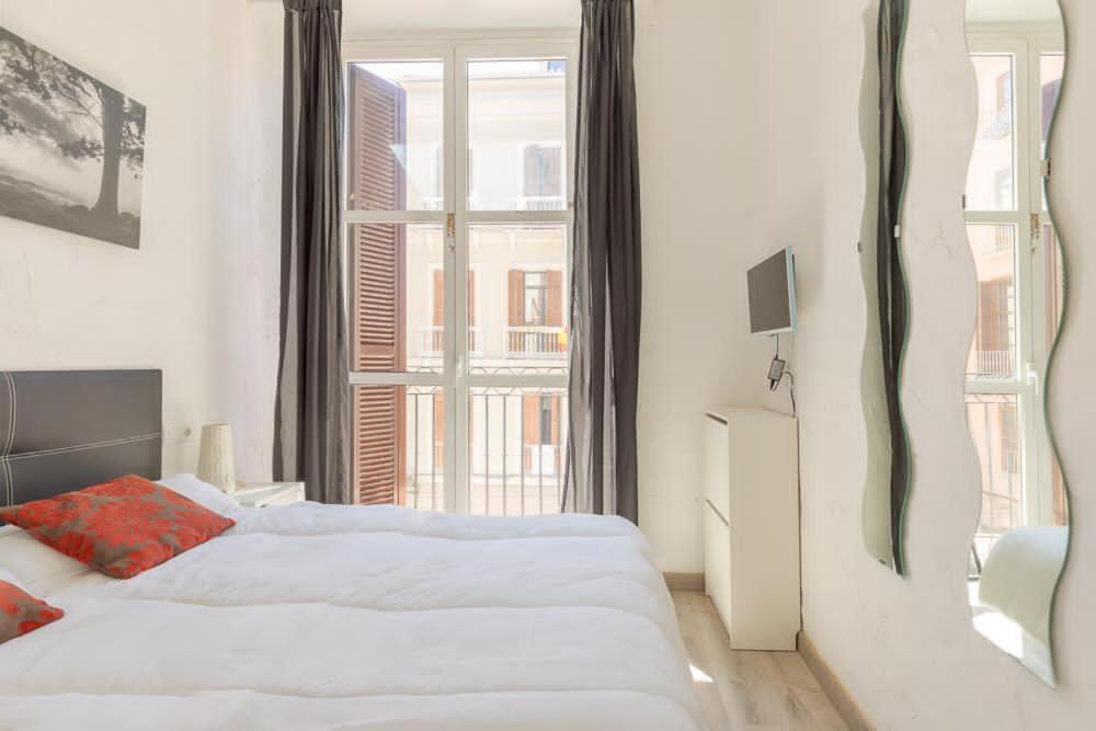Beautiful Flat With Balcony And Wifi In Center *