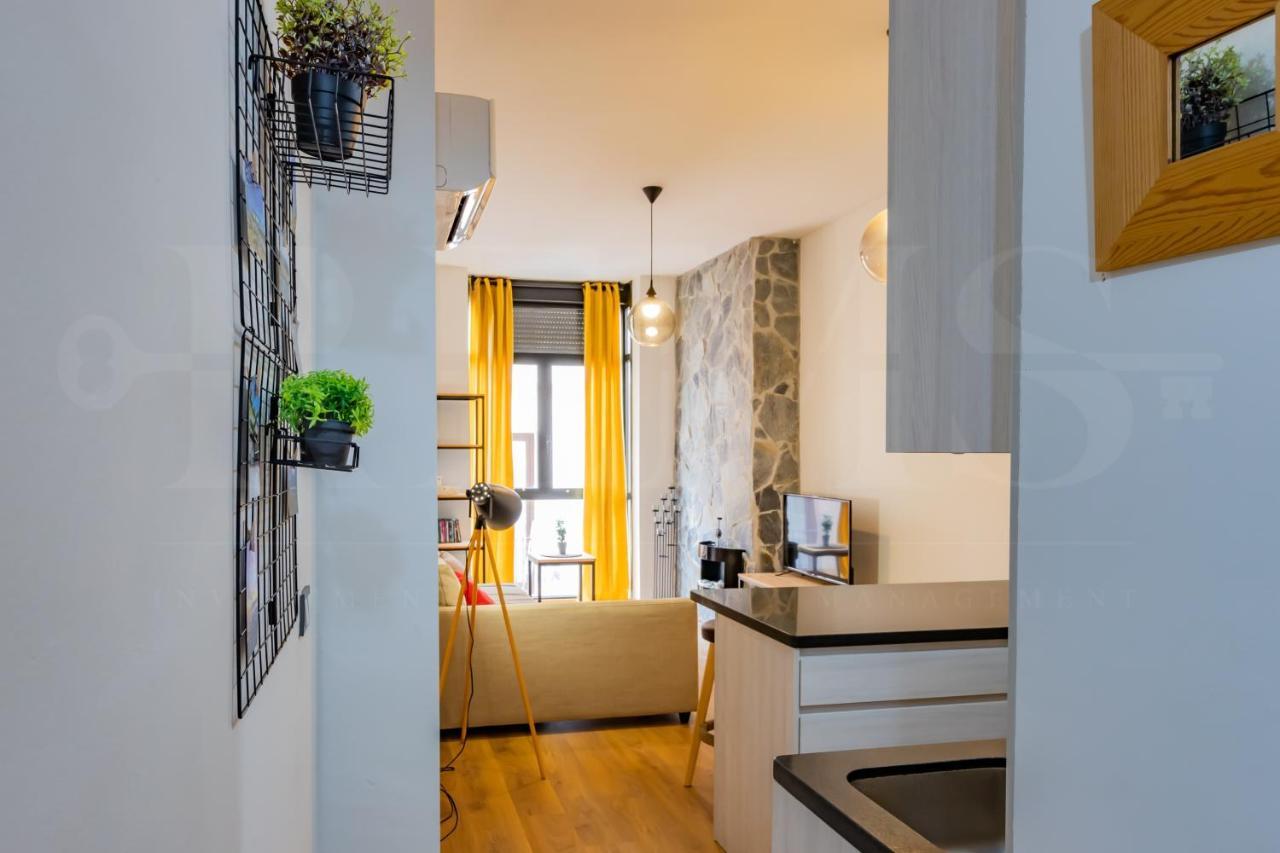 Cozy Flat With Common Pool & Parking - Center By Rems