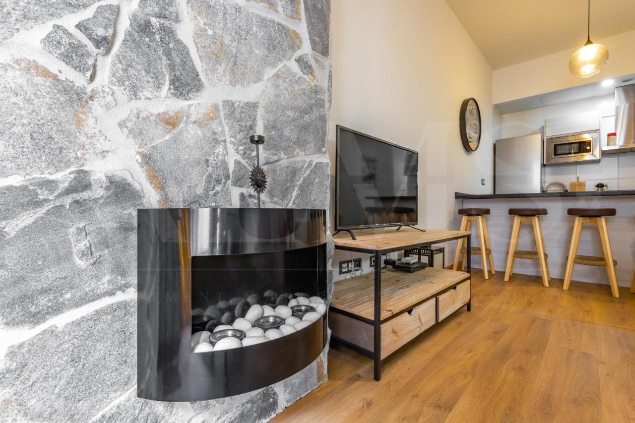 Cozy Flat With Common Pool & Parking - Center By Rems