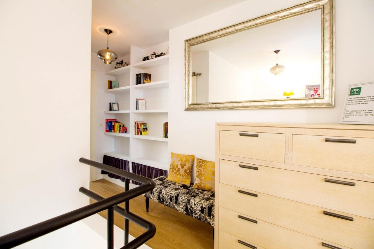 Kuros House *