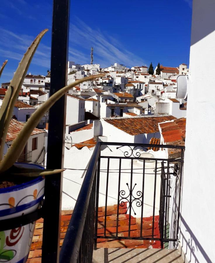 Vakantiehuis Renovated Cinema Town House In Comares Málaga