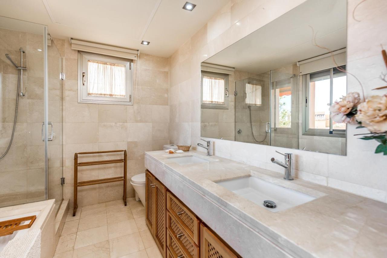 Townhouse With Great Sea Views In Riviera Del Sol *