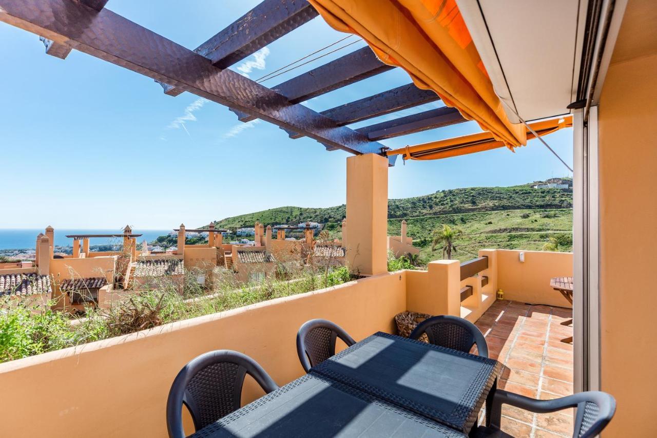Townhouse With Great Sea Views In Riviera Del Sol Málaga