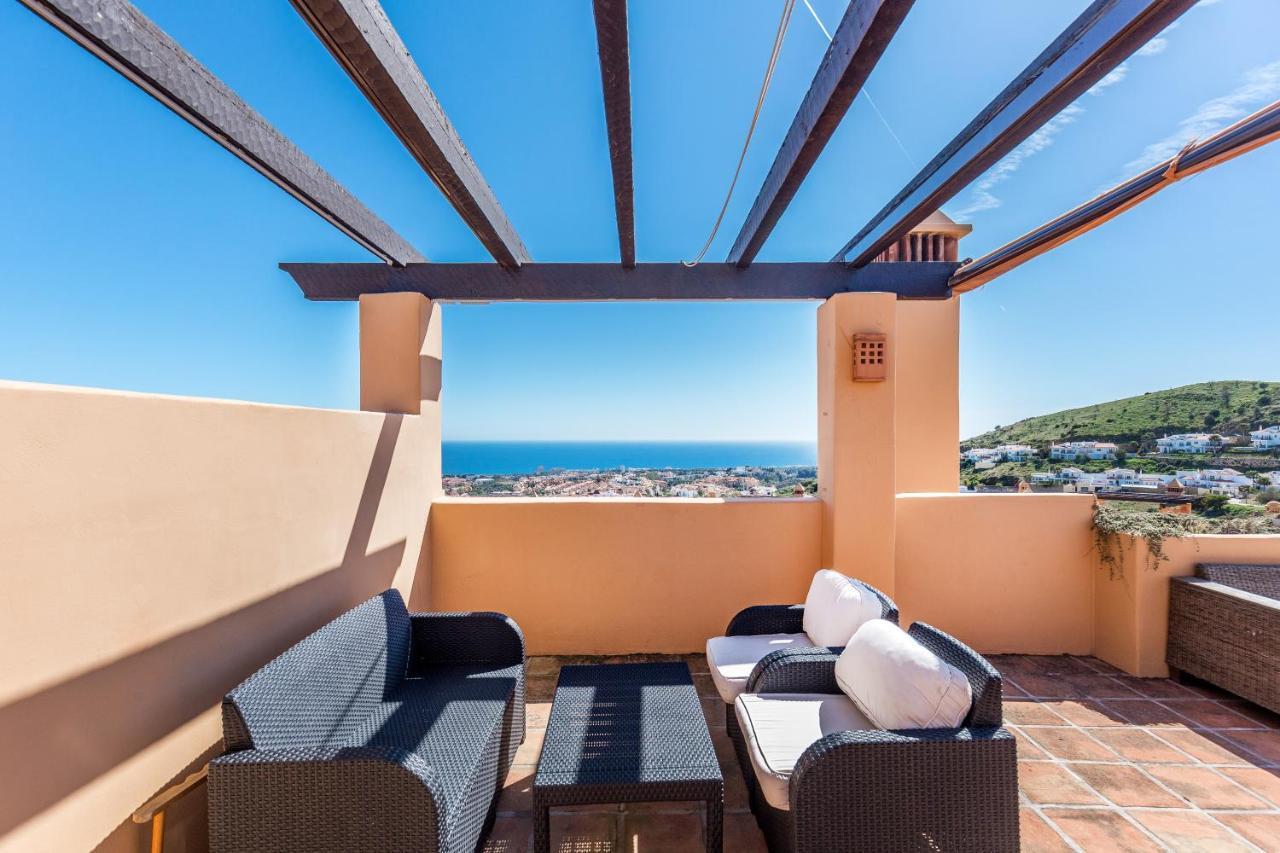 Townhouse With Great Sea Views In Riviera Del Sol