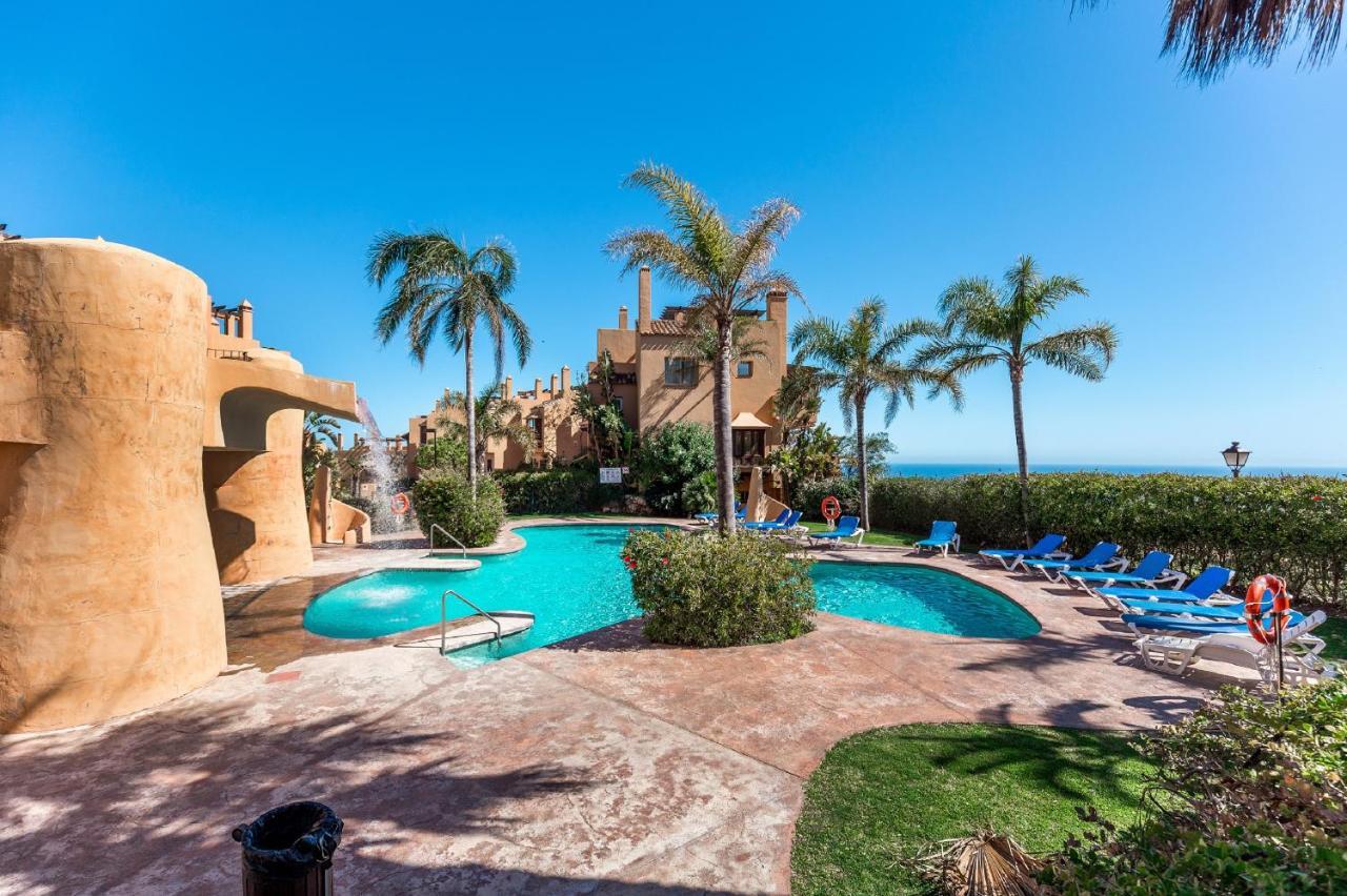 Townhouse With Great Sea Views In Riviera Del Sol