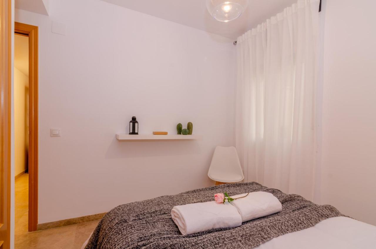 Wintowinrentals Teatinos, Metro, Free Parking & Pool. Malaga