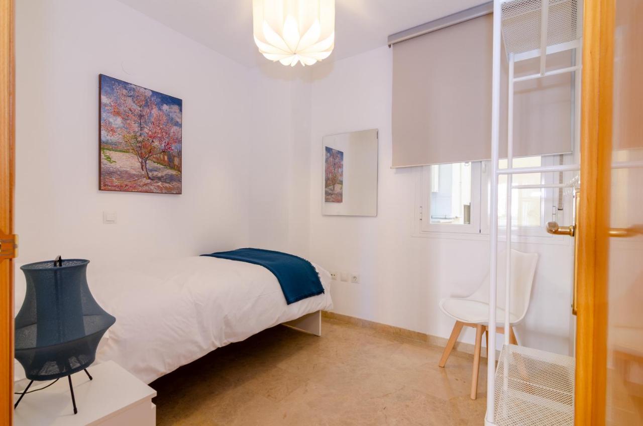 Wintowinrentals Teatinos, Metro, Free Parking & Pool. Malaga