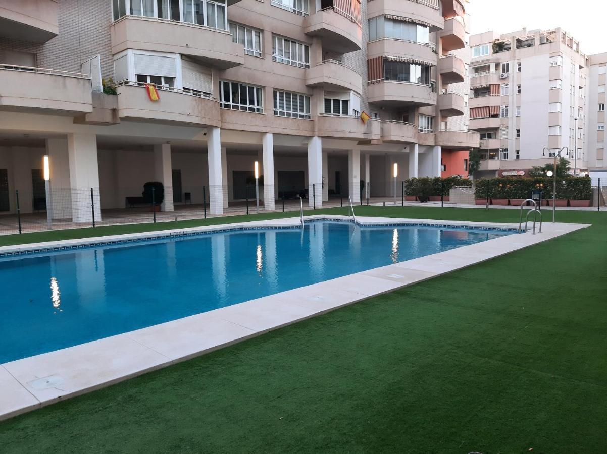 Apartment Wintowinrentals Teatinos, Metro, Free Parking & Pool. *