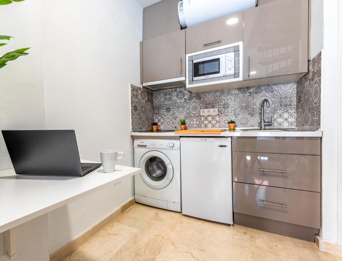 Private Rooftop & Elegant Studio - Center By Rems Apartment *