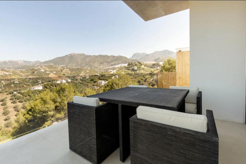 Luxury In Frigiliana - Maui Villa Malaga