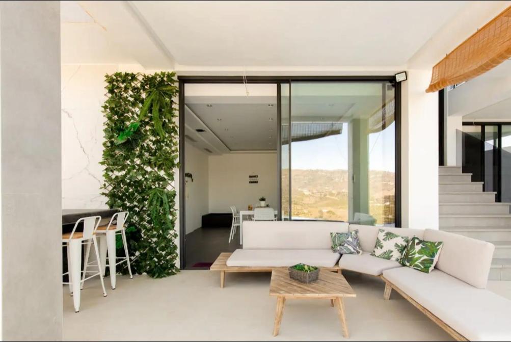 Luxury In Frigiliana - Maui Villa Malaga