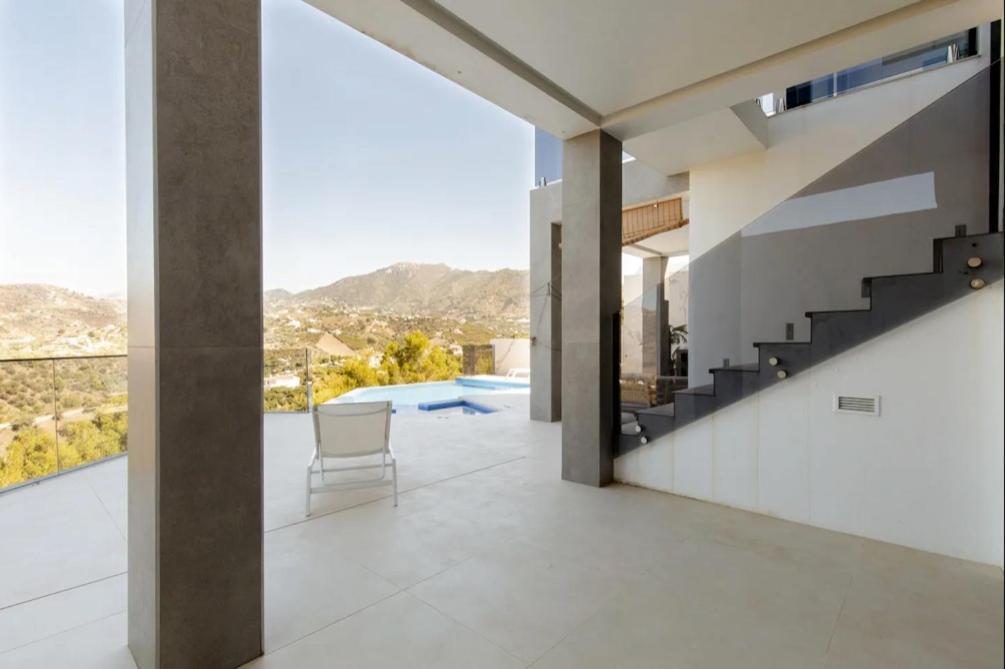 Luxury In Frigiliana - Maui Villa Malaga