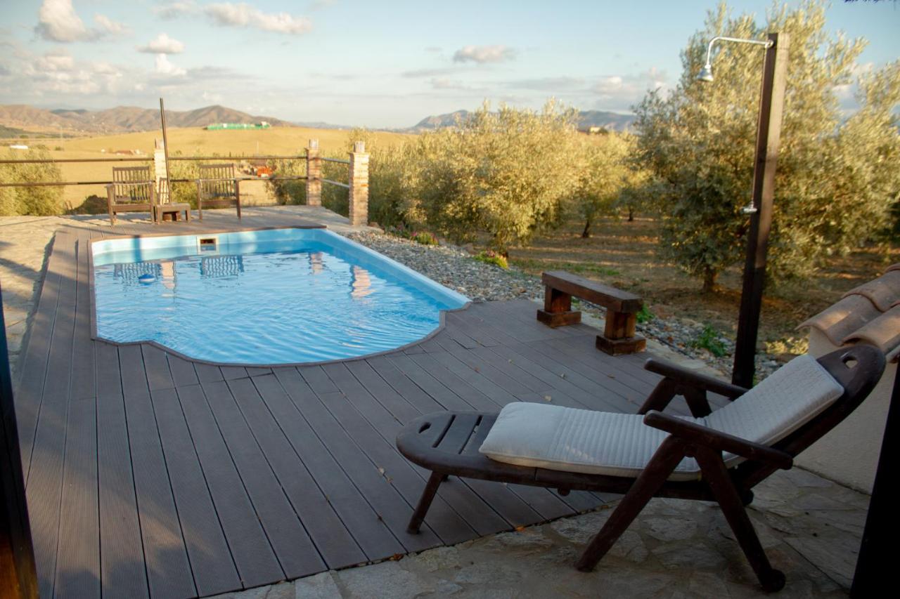 Villa Victoria & Olivar *