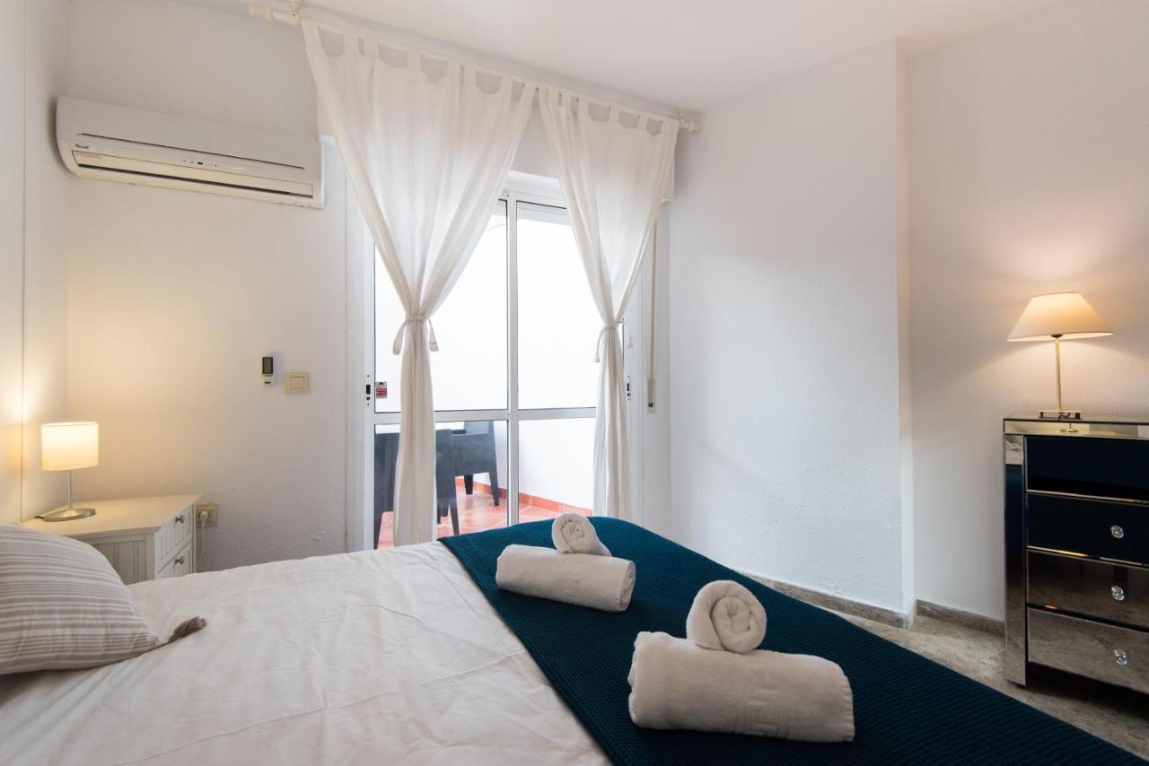 Center Location & Parking Free With Largeterrace & Bbq Apartment *
