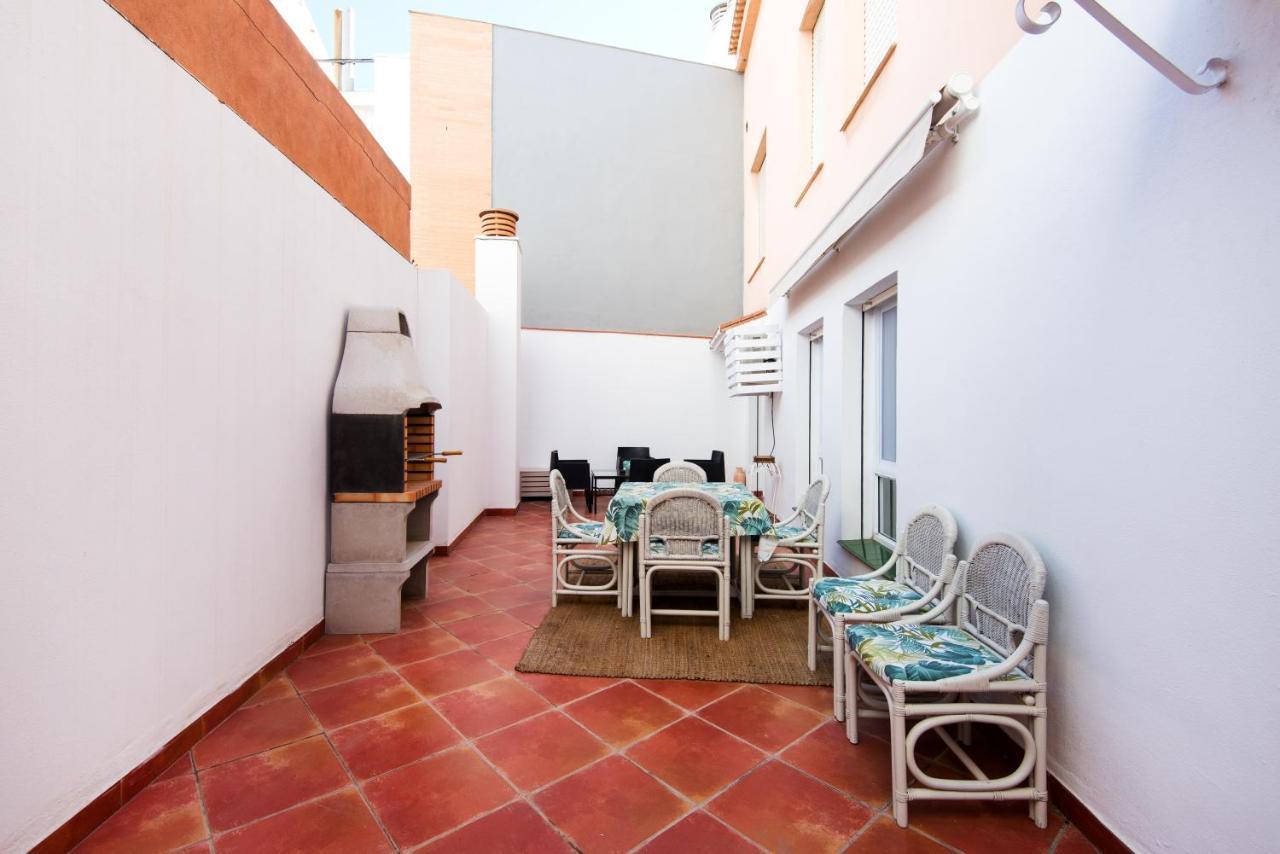 Center Location & Parking Free With Largeterrace & Bbq Apartment