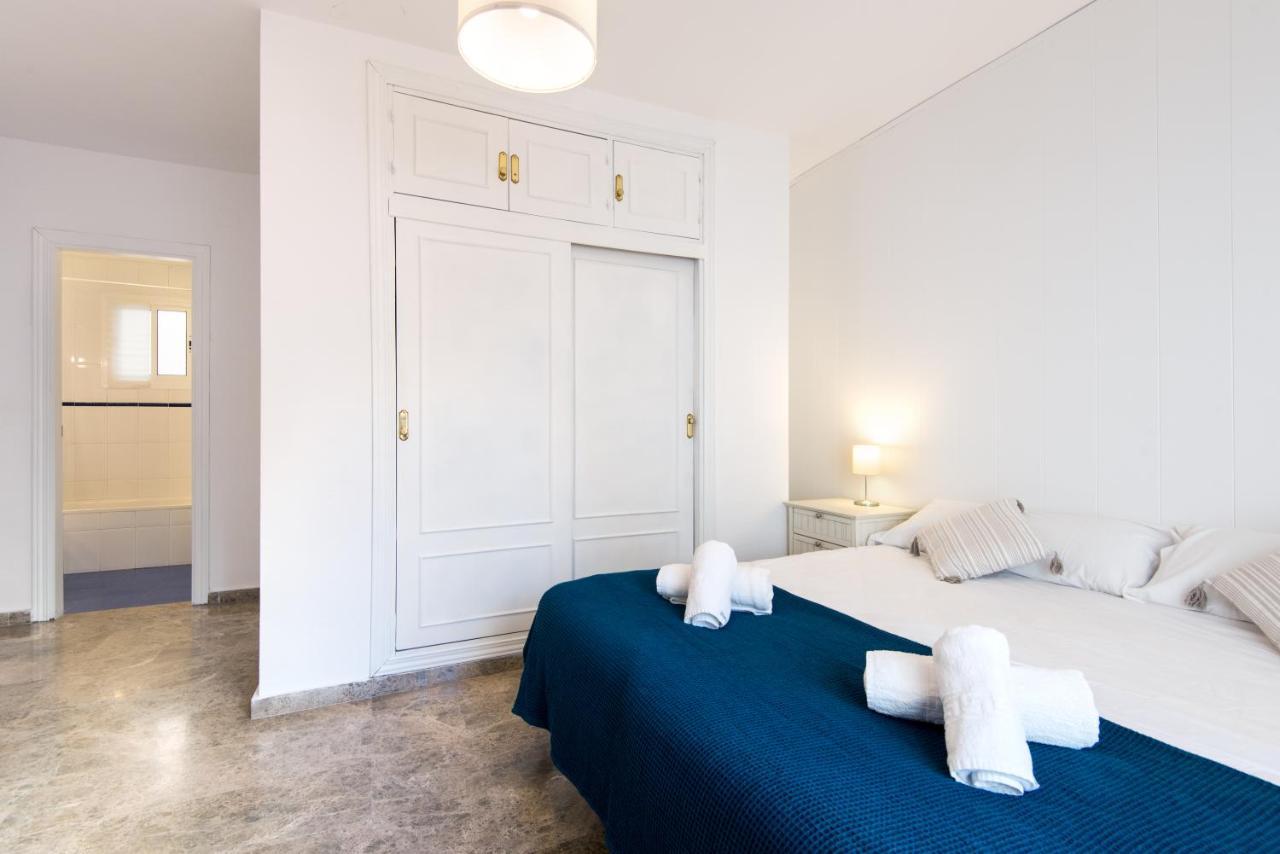 Center Location & Parking Free With Largeterrace & Bbq Apartment